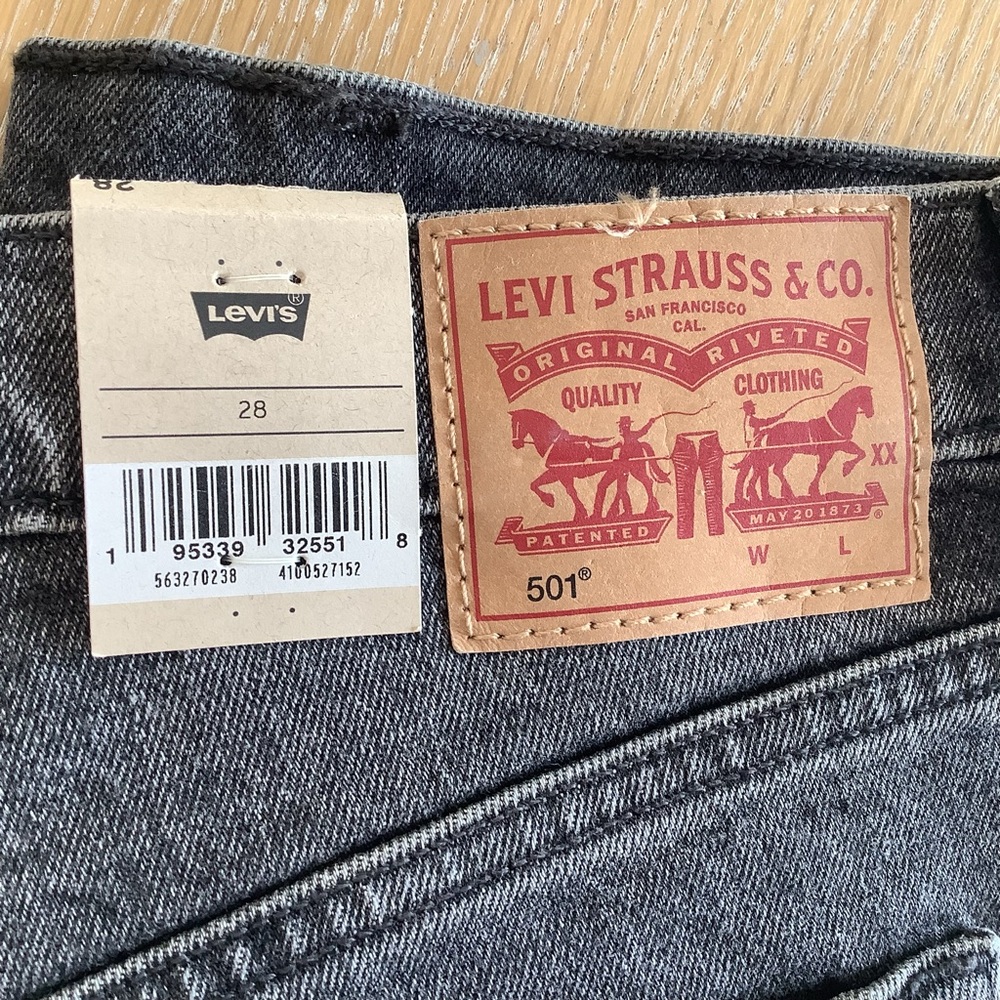 NWT Levi’s 501 High Rise Shorts 28 - Picture 3 of 9